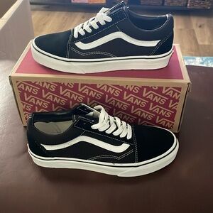 Vans Old Skool Black/White Women’s 7.5